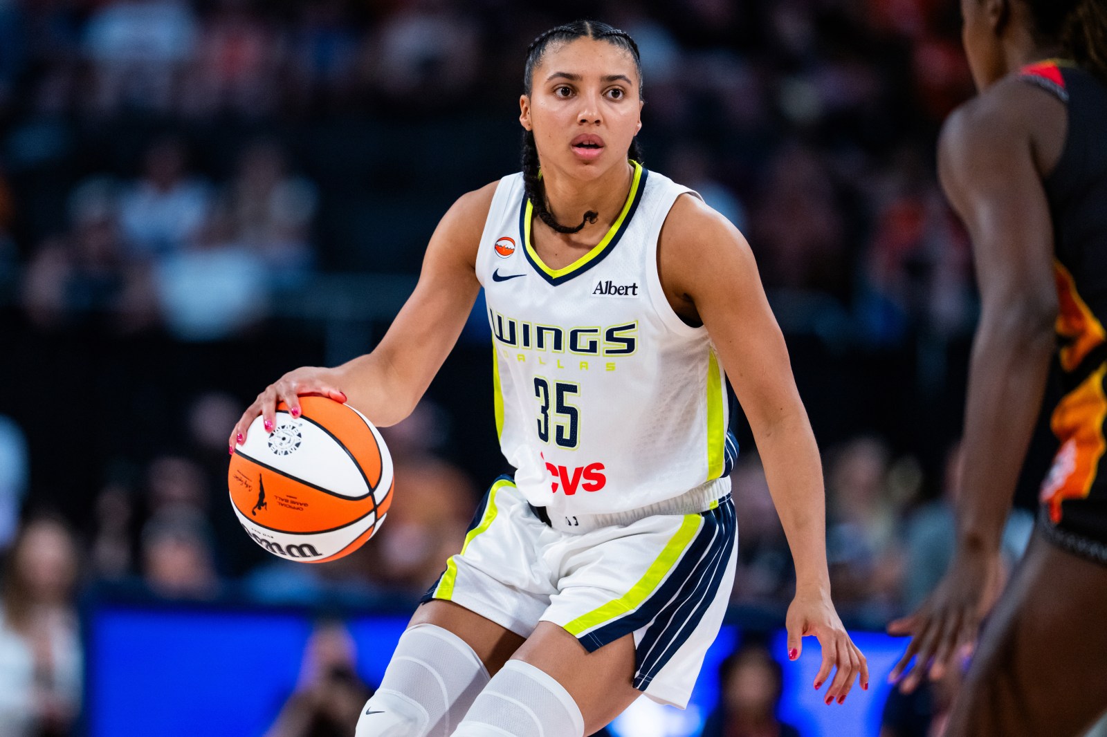 Dallas Wings Shine with Rising Stars Paige Bueckers and Azzi Fudd