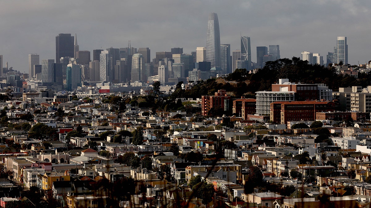 San Francisco Father Faces Permit Confusion While Playing Tennis with Kids