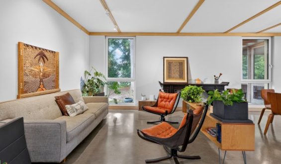 Elegant Downers Grove Home Designed by Tom Bassett-Dilley Architects