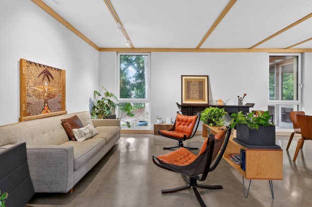 Elegant Downers Grove Home Designed by Tom Bassett-Dilley Architects