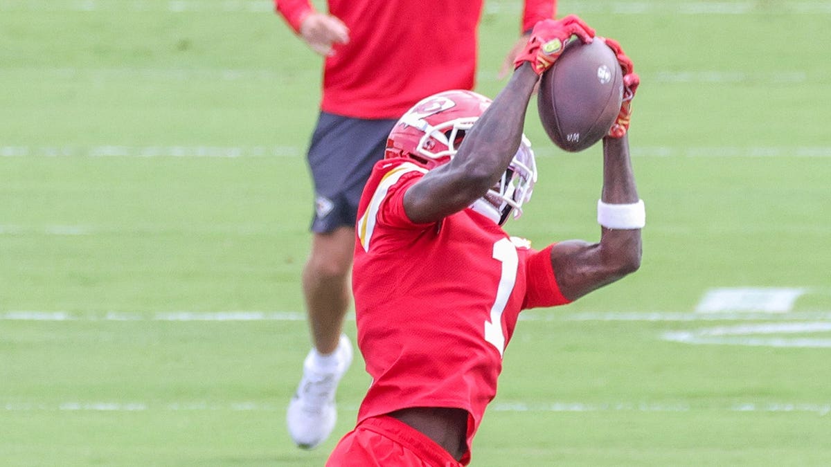 Chiefs’ Rookie Receivers Face Injuries at Training Camp