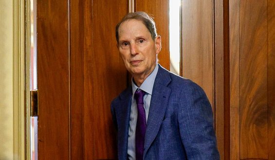 Sen. Ron Wyden Proposes Data Center Tax: Implications and Reactions