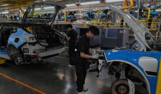 Bolivian President Proposes New Economic Laws to Boost Investment