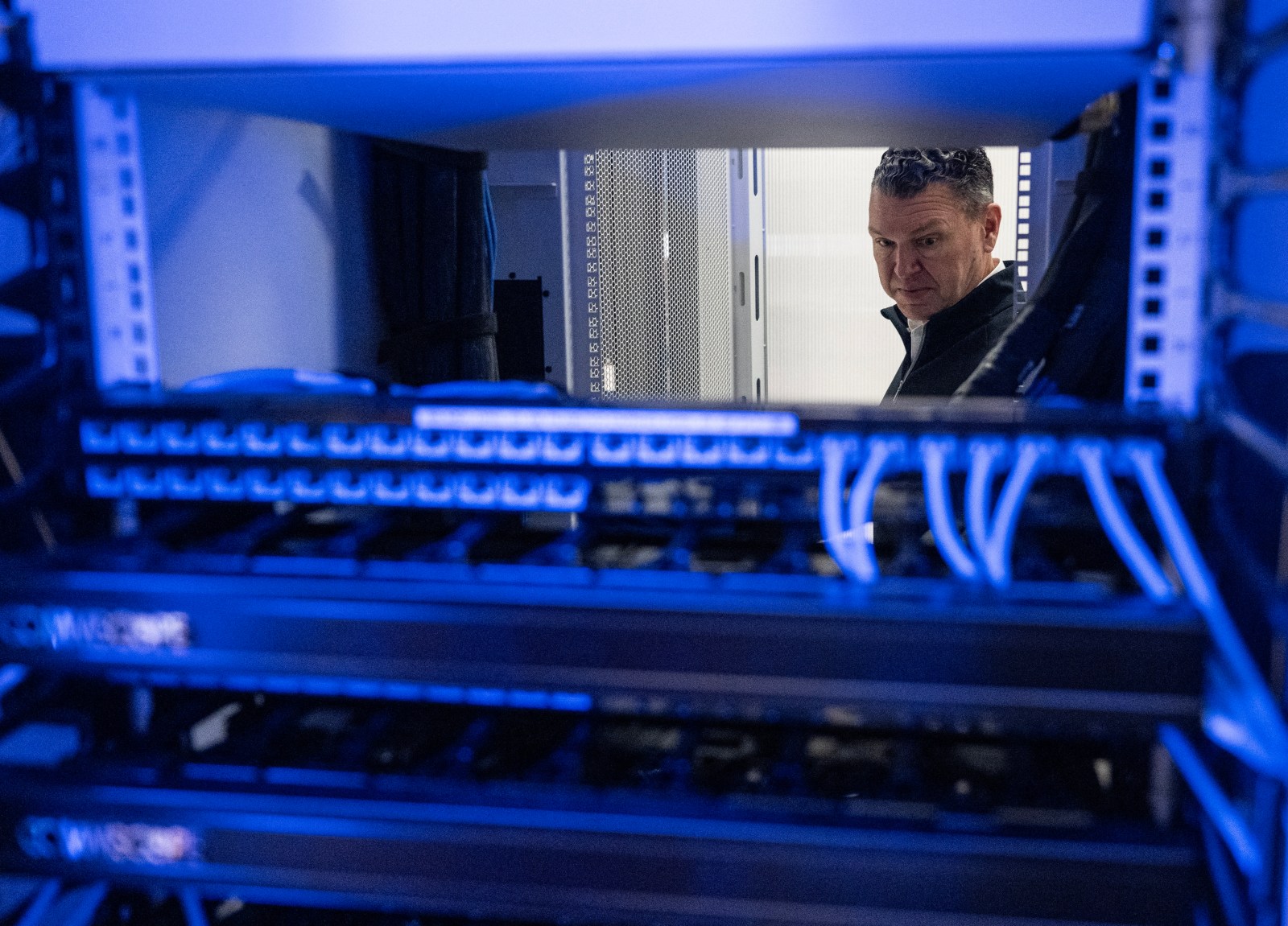 U.S. Considers Ban on Chinese Optical Transceivers in Data Centers