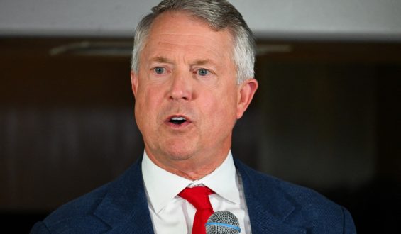 Kansas Political Landscape: Challenges for Democrats and Republicans