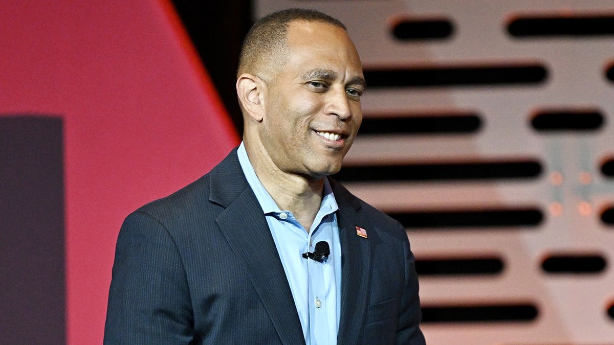 James Carville Criticizes Hakeem Jeffries for Meeting Jared Kushner