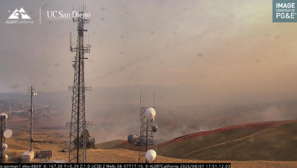 Ridge Fire Near Gorman Expands Rapidly, Leading to 5 Freeway Closures and Evacuations