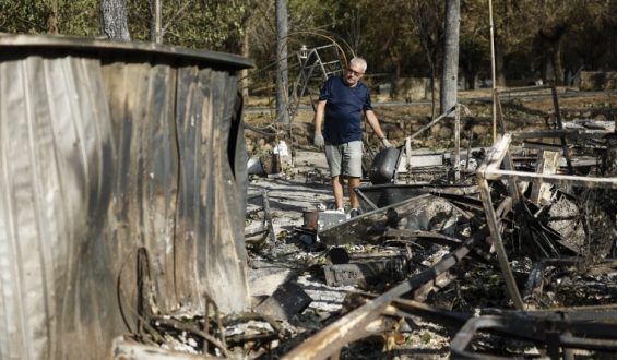 Firefighters Battle Wildfires Across France and Greece