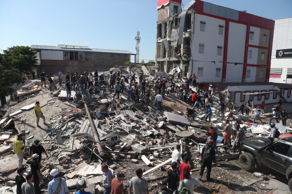 Earthquake Strikes Western Colombia Causing Devastation