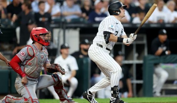 Cincinnati Reds Triumph Over Chicago White Sox in 10-Inning Battle