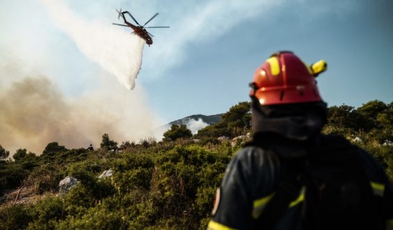 Multiple Wildfires and Helicopter Collision Challenge European Firefighters