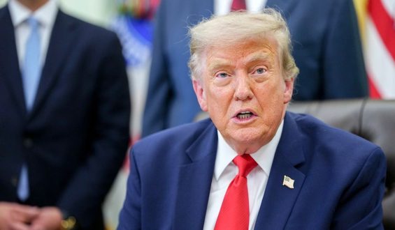 Clay Travis Analyzes Trump’s Prompter Operator’s Alleged Insider Trading