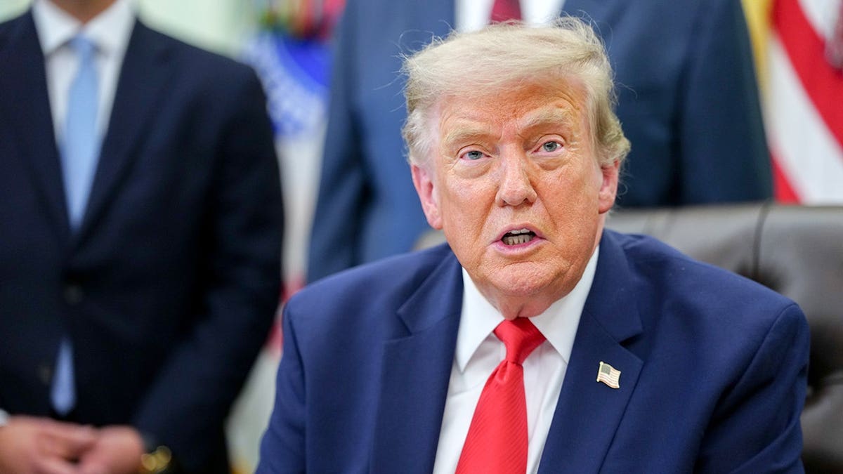 Clay Travis Analyzes Trump’s Prompter Operator’s Alleged Insider Trading