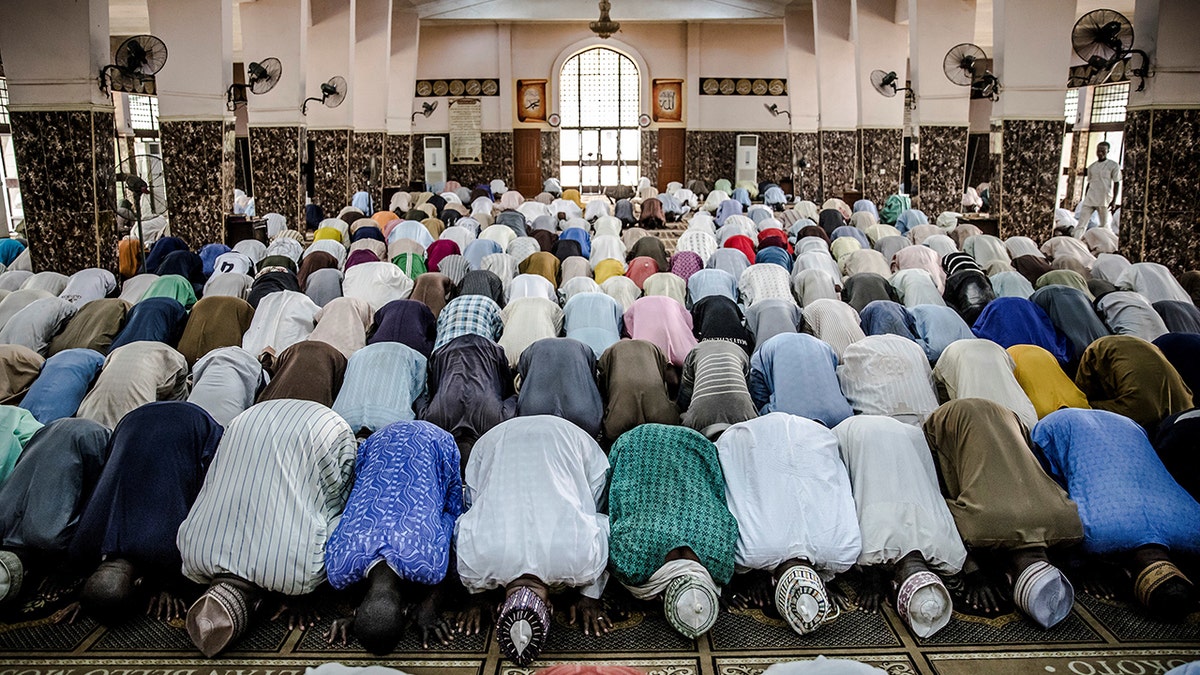 California Parents Sue Over School Mosque Field Trip
