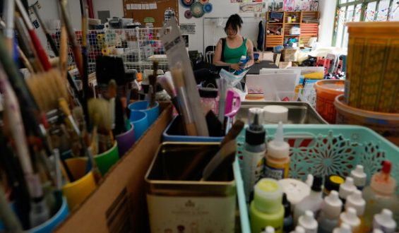 The Role of Creative Reuse Centers in Promoting Sustainable Art Practices