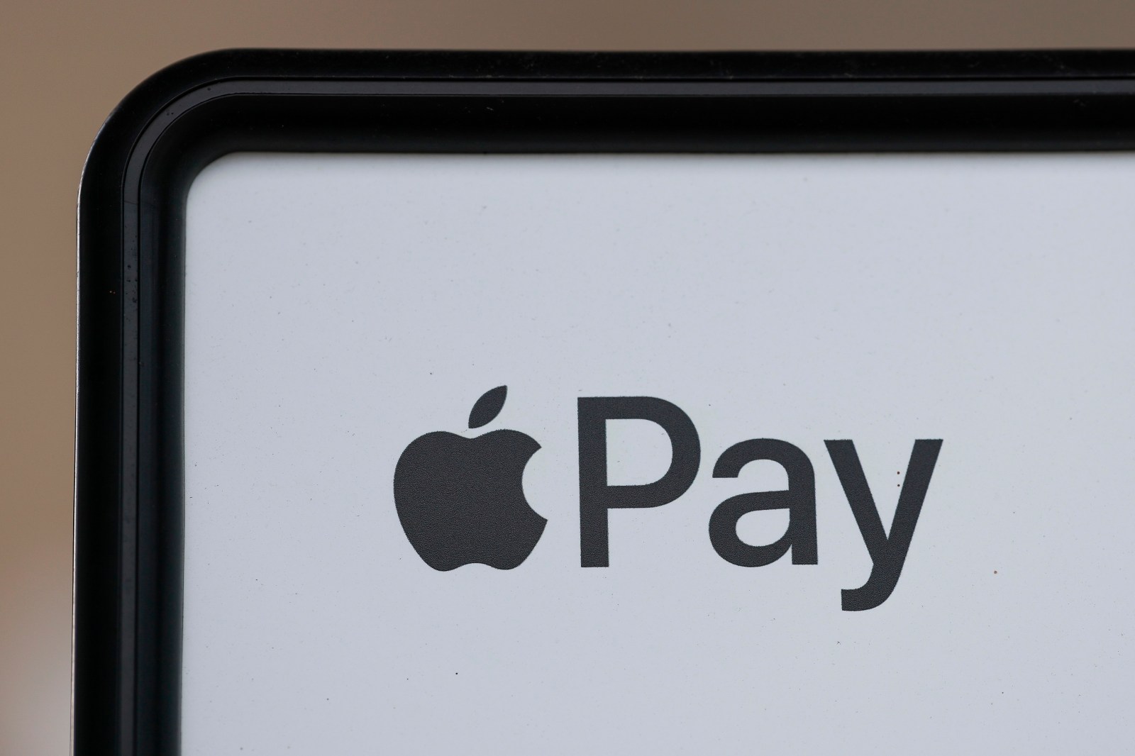 Apple Pay Experiences Service Disruptions