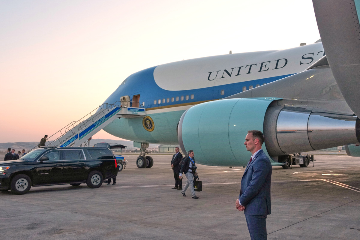 Secretive Presidential Flight Highlights Security Concerns