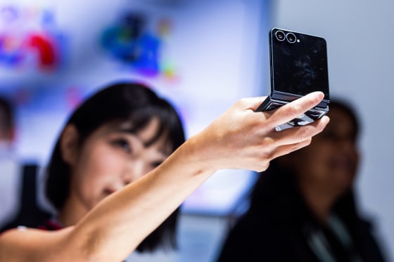 Foldable Phones Enter a New Era with High Costs