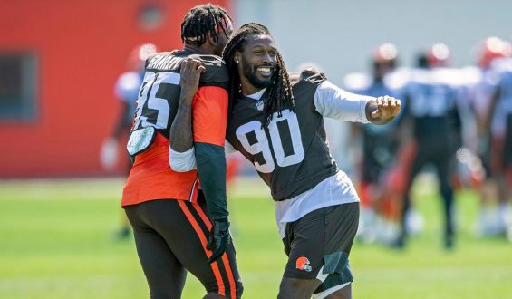 Jadeveon Clowney’s Return to Texans Sparks Renewed Super Bowl Hopes Amid Historical Challenges