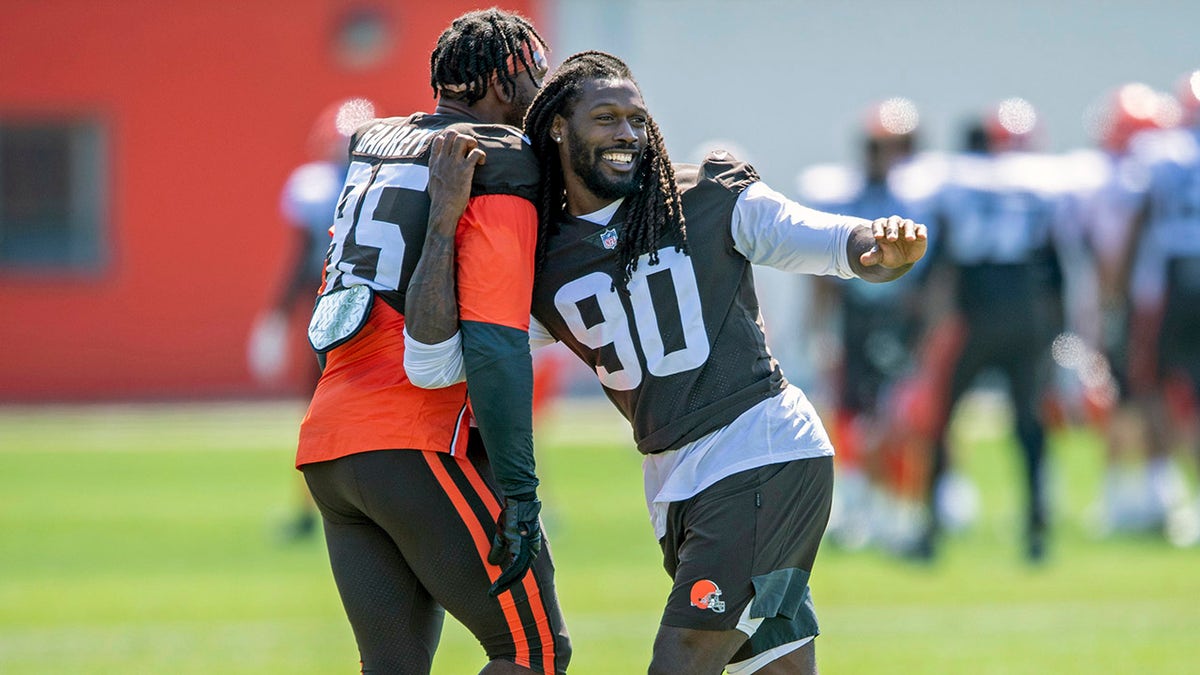 Jadeveon Clowney’s Return to Texans Sparks Renewed Super Bowl Hopes Amid Historical Challenges