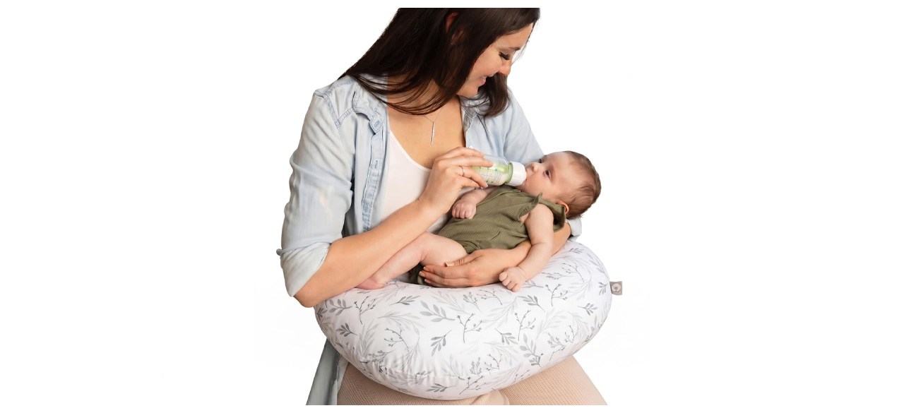 Choosing the Best Nursing Pillow