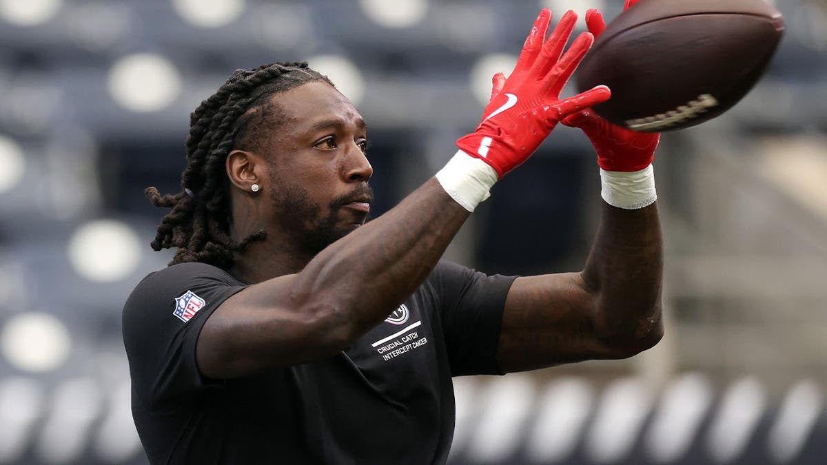 Calvin Ridley Discusses Offseason Stomach Bug After Consuming Fast-Casual Meal