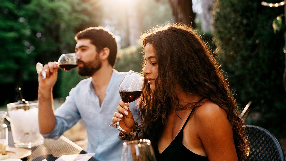 Sipping Water May Alter Your Wine Tasting Experience