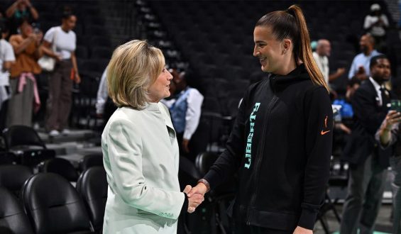Hillary Clinton Enjoys WNBA Game and Liberty’s Mascot