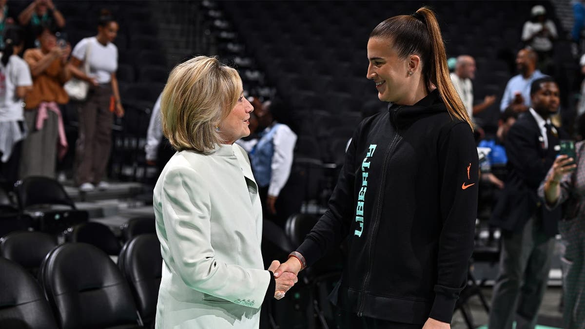 Hillary Clinton Enjoys WNBA Game and Liberty’s Mascot
