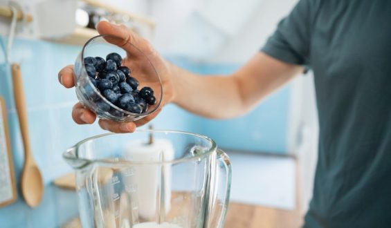 Bananas in Smoothies: Pros and Cons According to Experts