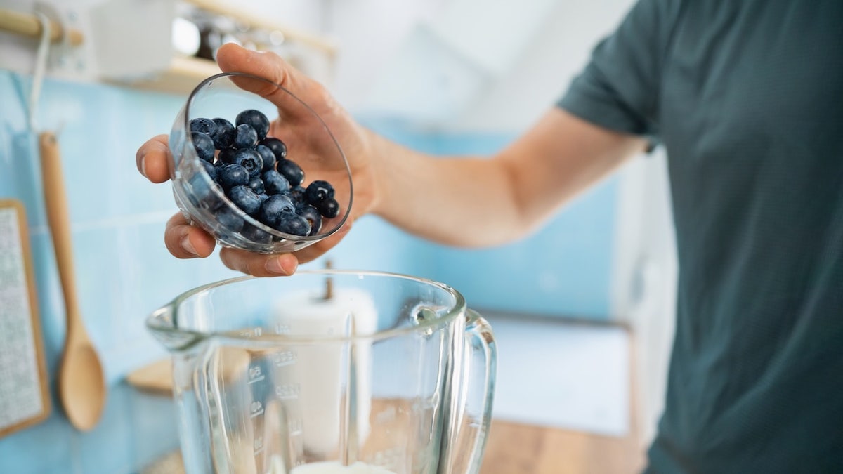 Bananas in Smoothies: Pros and Cons According to Experts