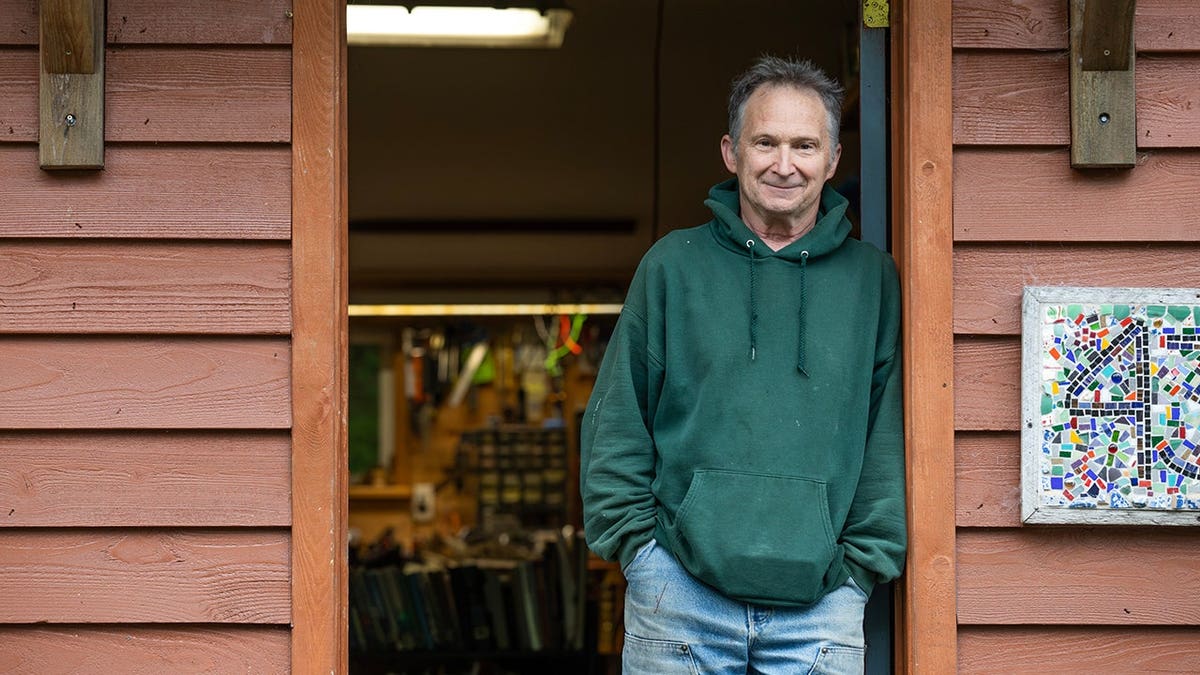 Alaska’s Election Adds a Unique Twist with Two Candidates Sharing the Same Name
