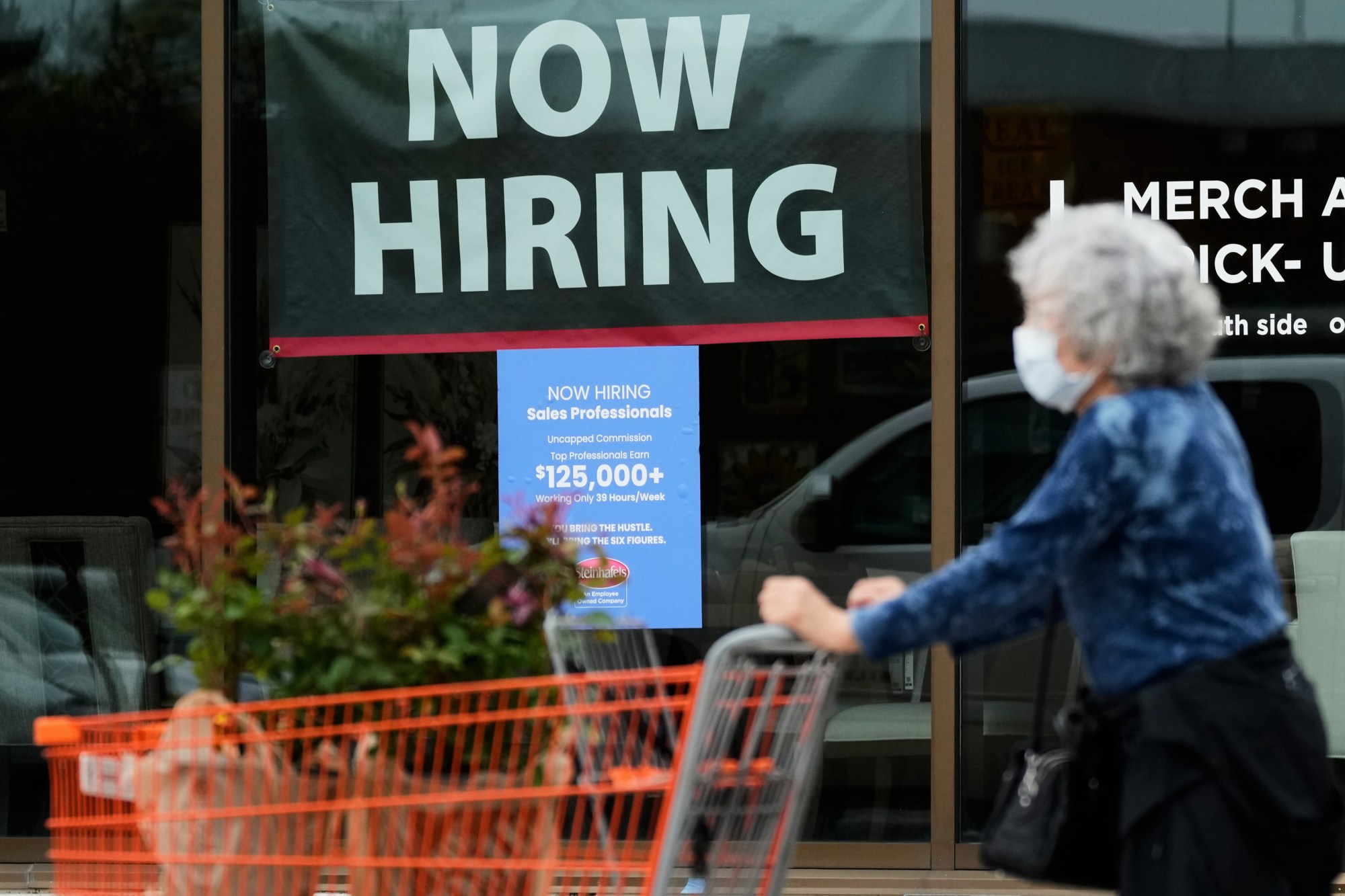 U.S. Jobless Claims Increase, But Layoffs Stay Low