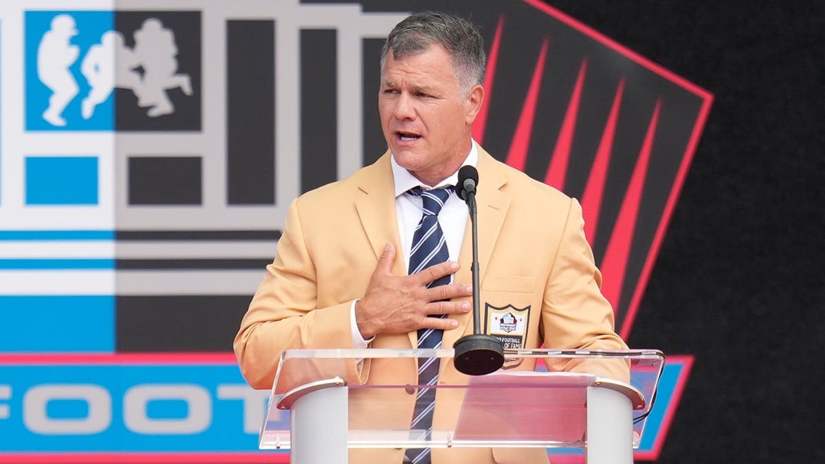 Adam Vinatieri’s Hall of Fame Remarks Include Humor