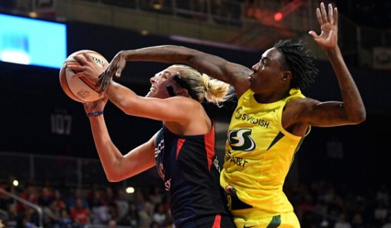 Basketball Legends Inducted into Hall of Fame