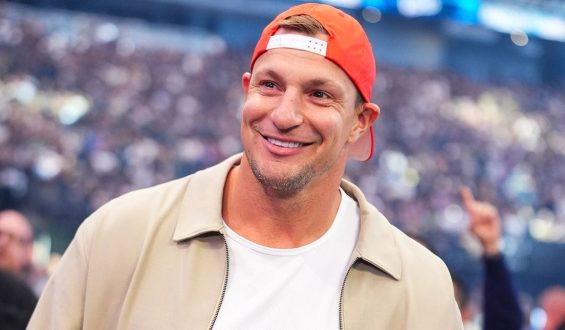 Rob Gronkowski Discusses Politics in the NFL