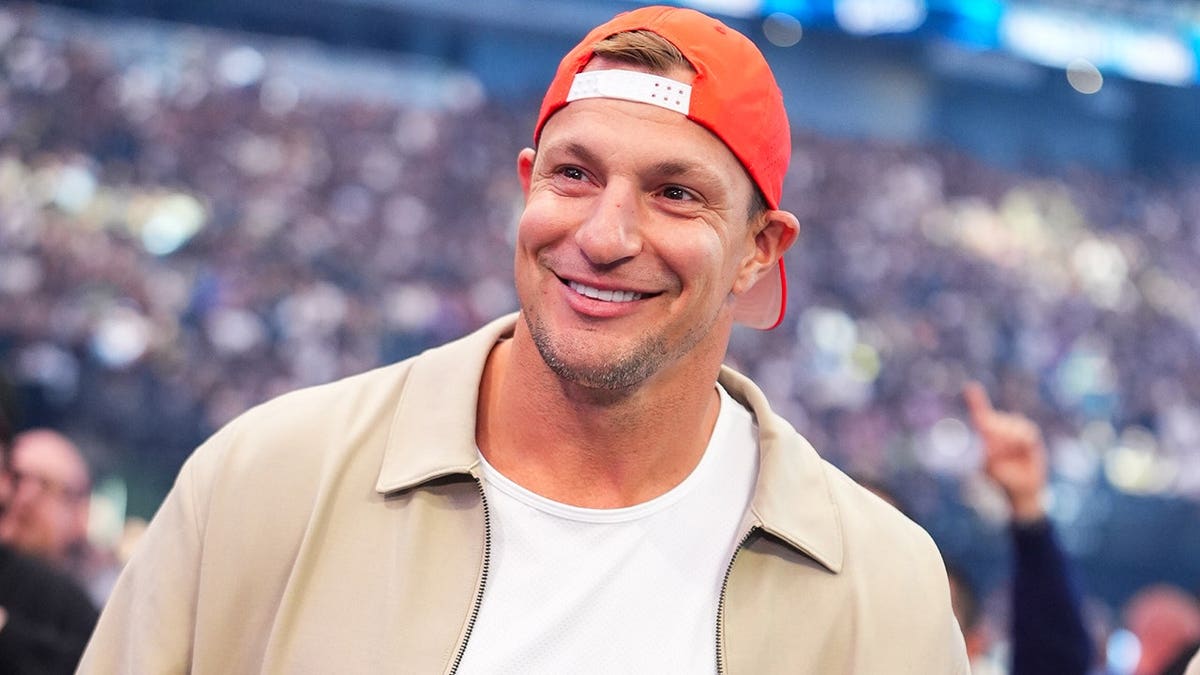Rob Gronkowski Discusses Politics in the NFL