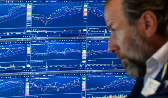 U.S. Retail Sales Drop Amid Economic Uncertainty