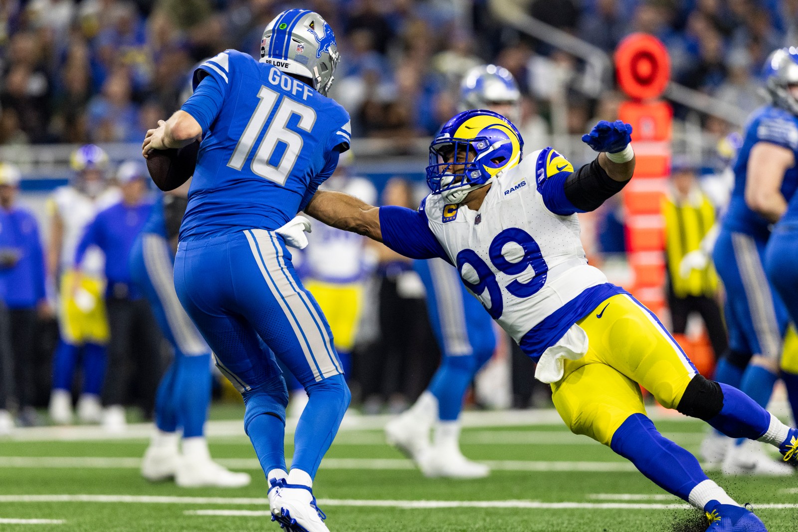 Aaron Donald Considers Return to the Rams