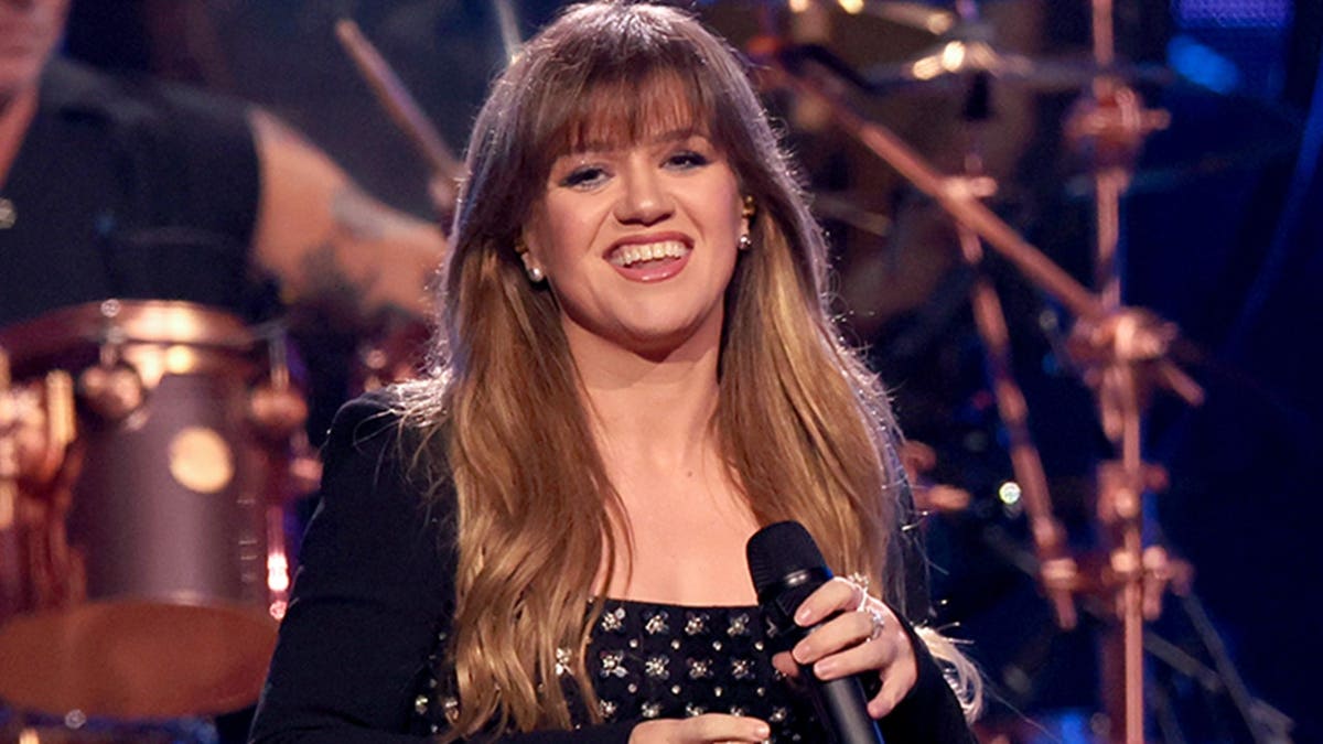 Kelly Clarkson’s Quick Humor at Las Vegas Concert
