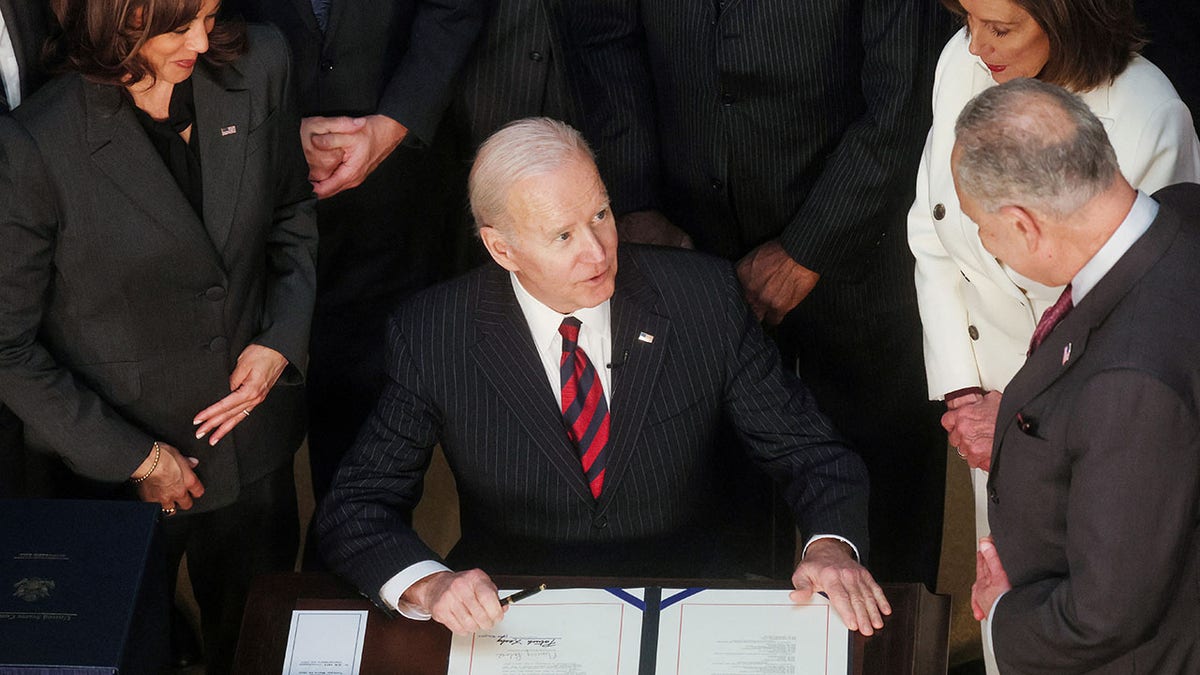 Justice Department Faces Scrutiny Over Biden’s Clemency Decisions