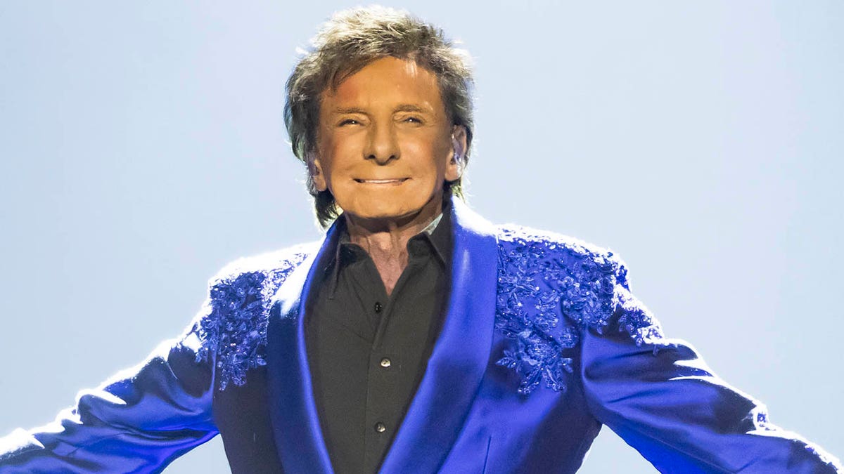 Barry Manilow Reschedules Kentucky Concert Amid Health Concerns