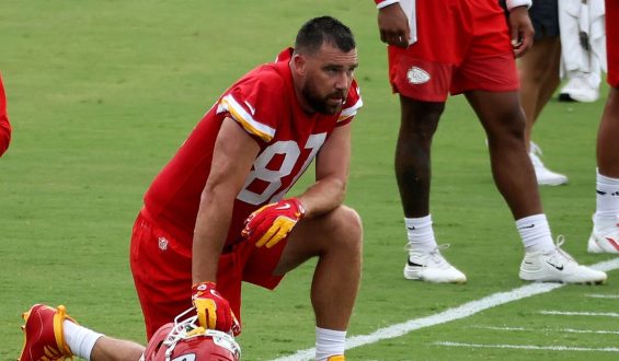 Travis Kelce’s Physique Draws Attention at Chiefs Training Camp