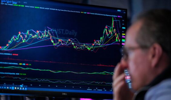 U.S. Stock Market Approaches Record as Corporate Profits Surge