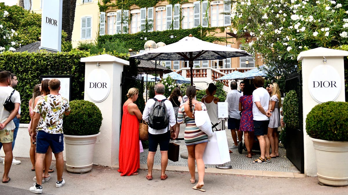 Saint-Tropez Faces Tourist Overcrowding Issues