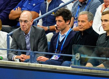 Los Angeles Lakers Set for Record Sale to New Owners