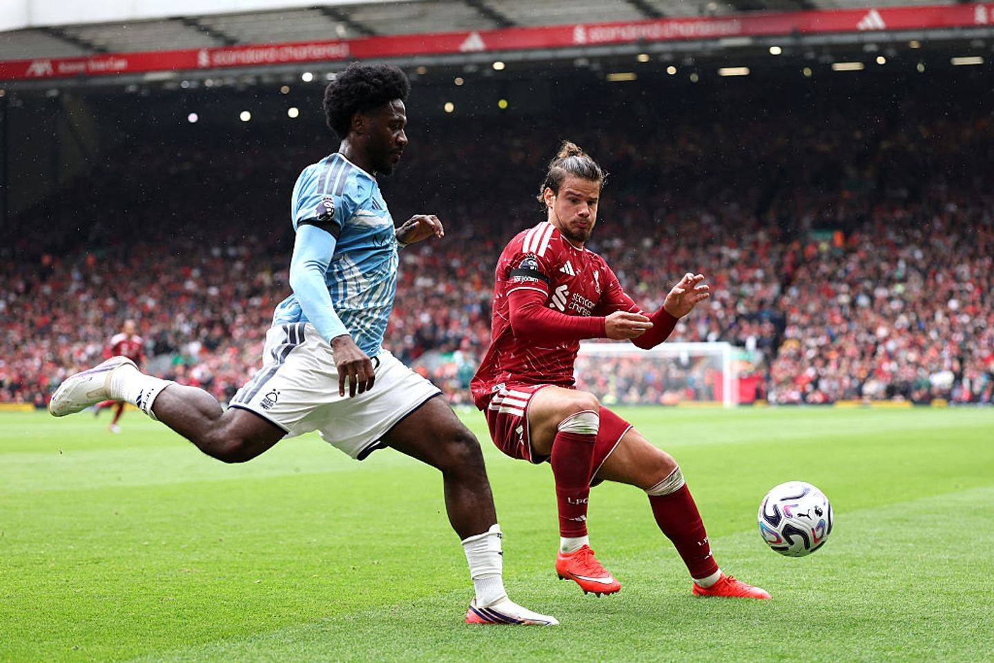 Premier League Clash: Nottingham Forest Leads Against Liverpool