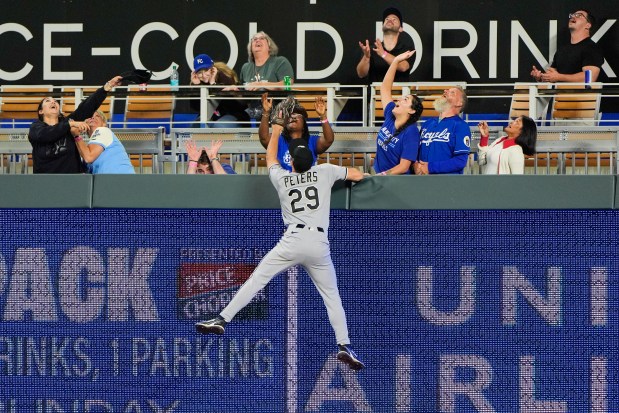 Chicago White Sox Secure 14-11 Victory Over Kansas City Royals