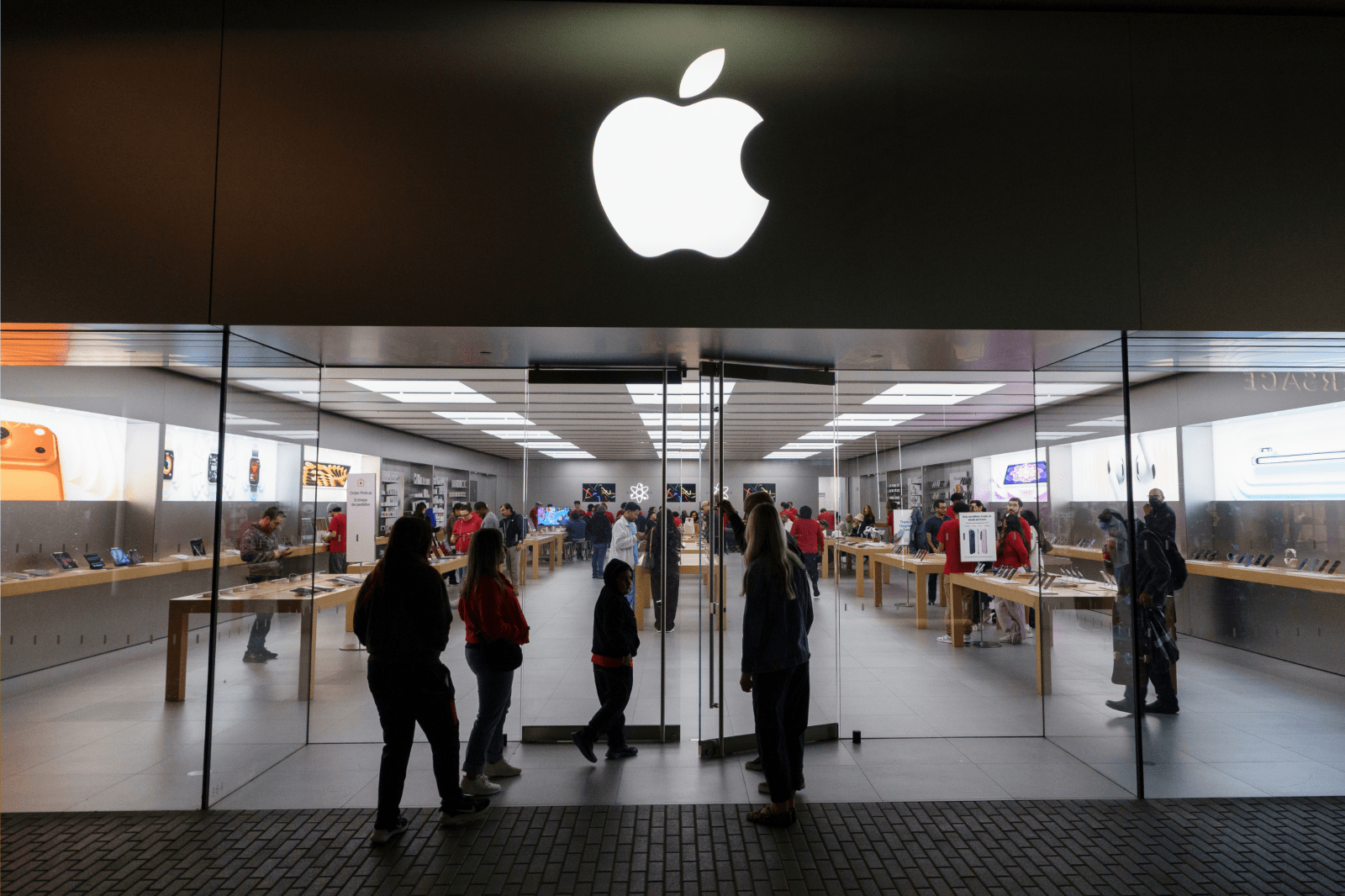 iPhone 18 Set for Price Hike Amid AI-Driven Component Costs