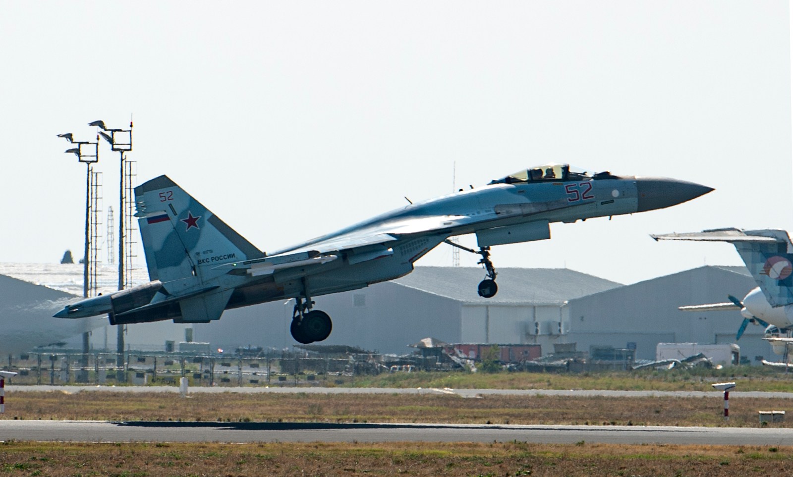 Russian Fighter Jets Collide: Fatal Accident and Search for Circumstances